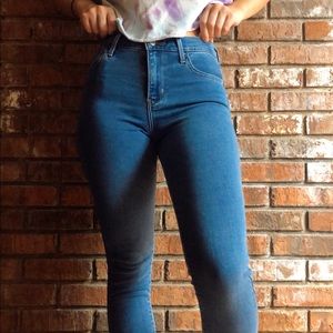 SOLD❗️Levi’s High Rise Jeans